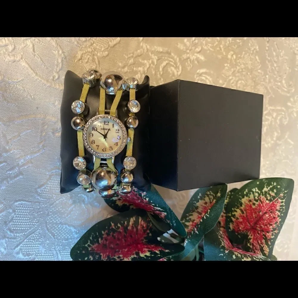 🛍Geneva Rhinestone Platinum Fashion watch Color Green